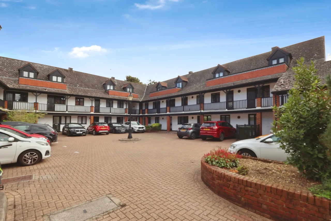 1 bed flat for sale — Pryors Court, Baldock