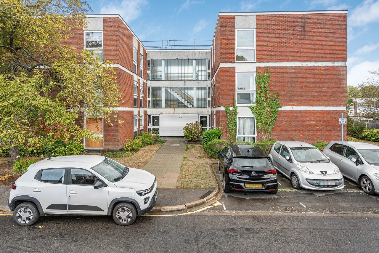 Brantwood Court, West Byfleet, KT14, photo 11