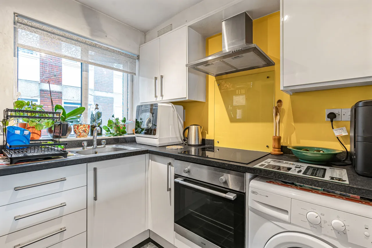 Brantwood Court, West Byfleet, KT14, photo 9