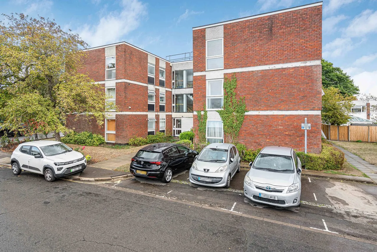 Brantwood Court, West Byfleet, KT14, photo 10