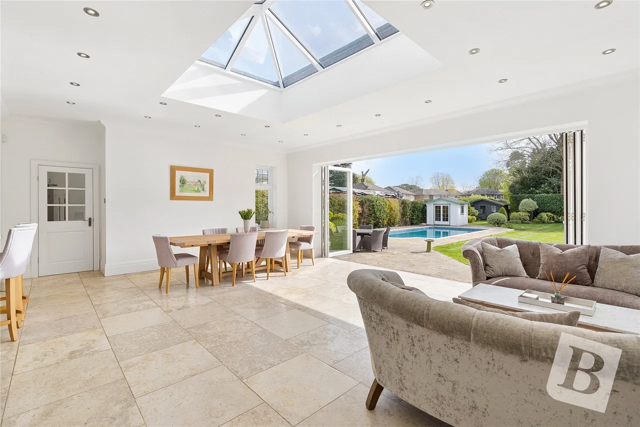 Elm Grove, Emerson Park, RM11, photo 4