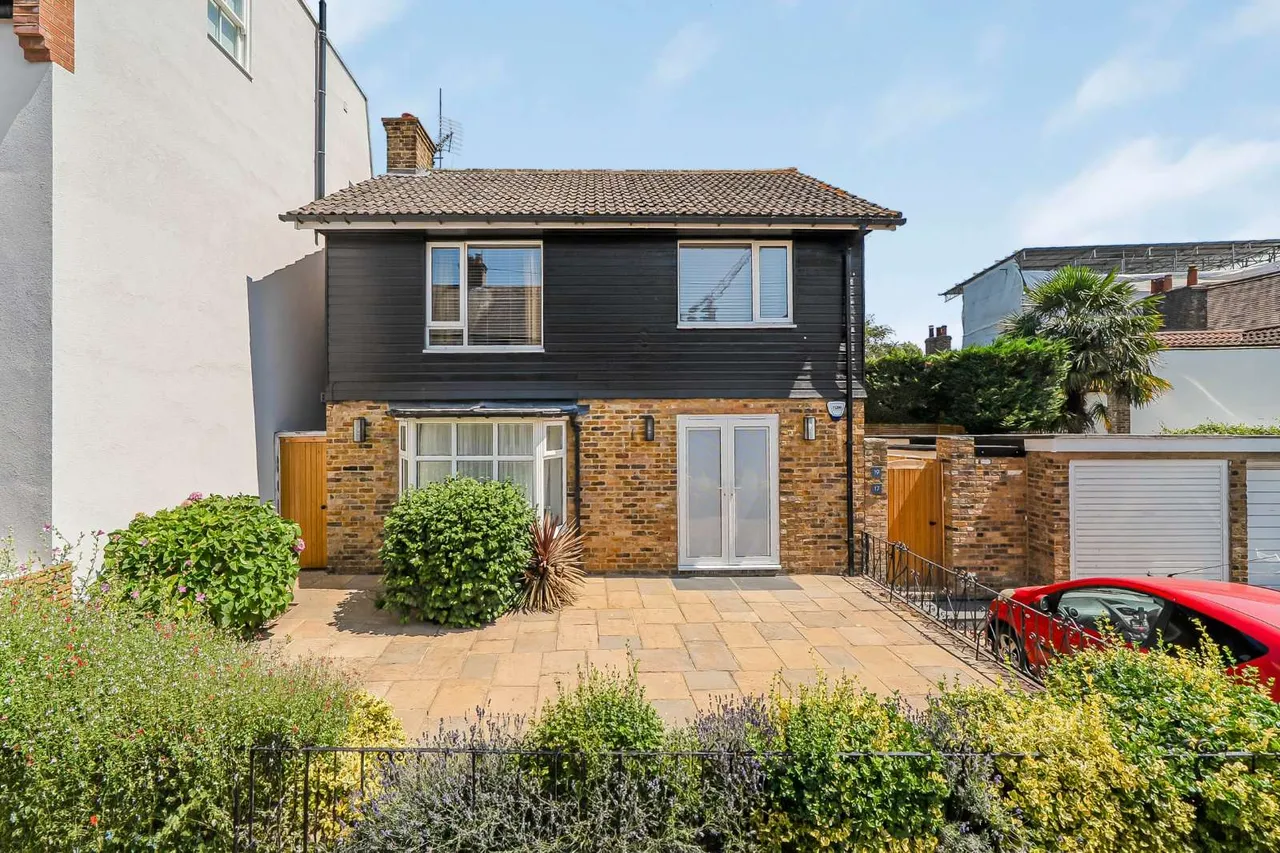Bell Lane, Twickenham, TW1 3NU, photo 2