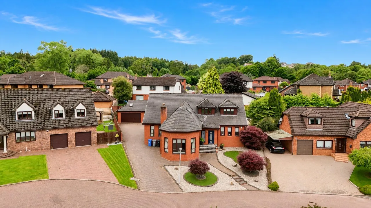 5 bed house for sale, Chateau Grove, Hamilton, ML3