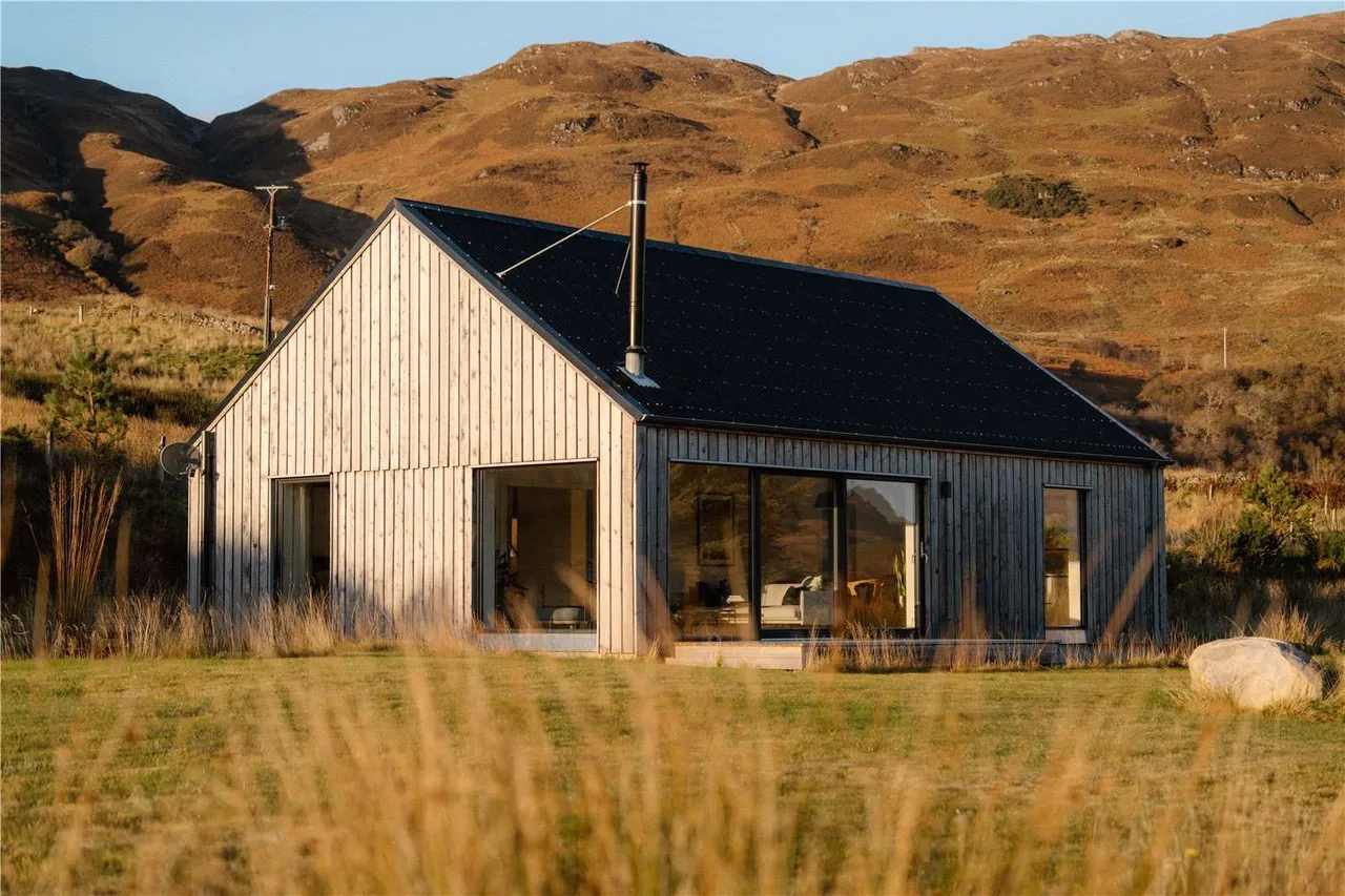Upper Ardelve, Kyle, Highland, IV40 8EY, photo 3