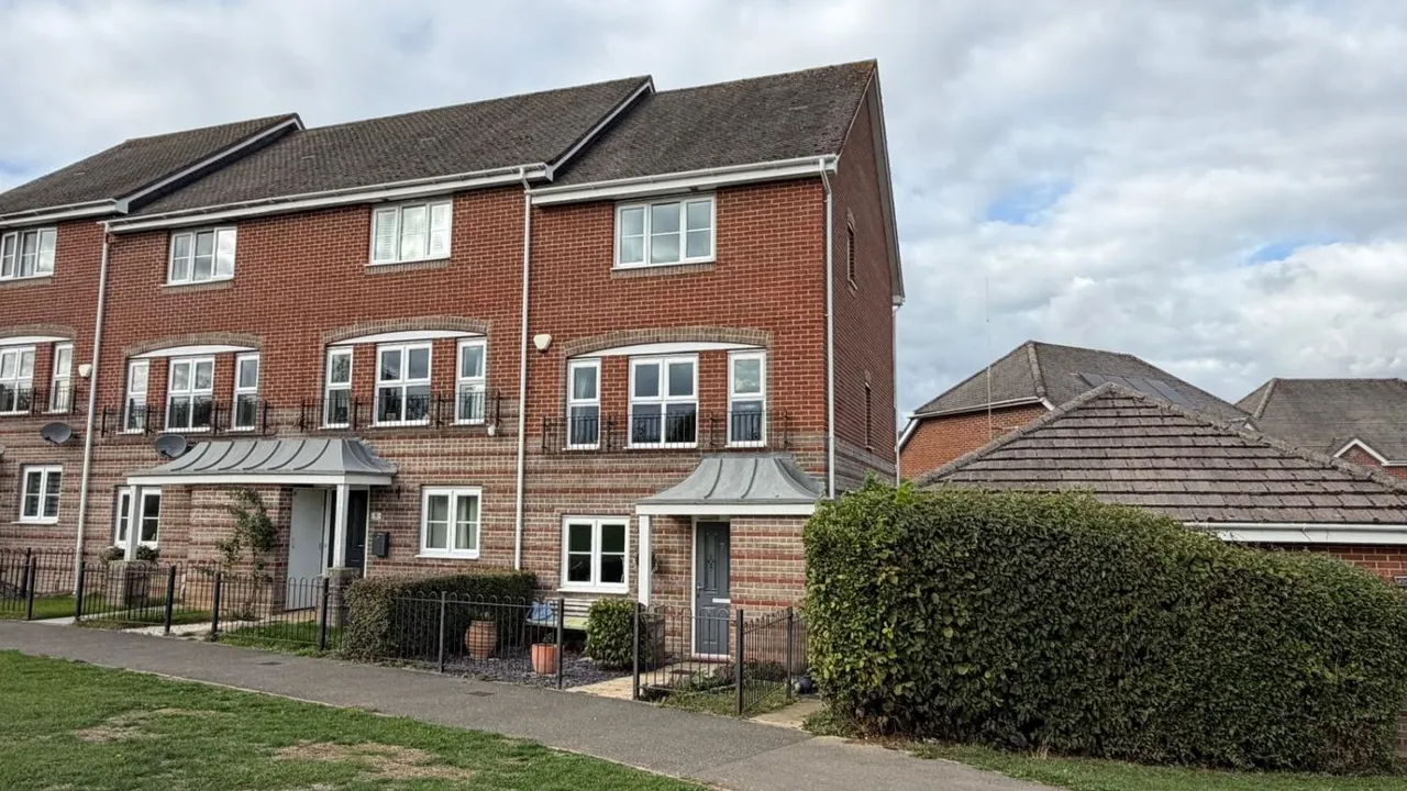 4 bed house for sale, Burghfield Walk, Basingstoke, RG22