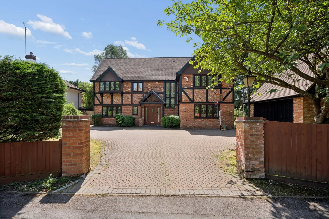 5 bed house for sale — Woodchester Park, Knotty Green, HP9