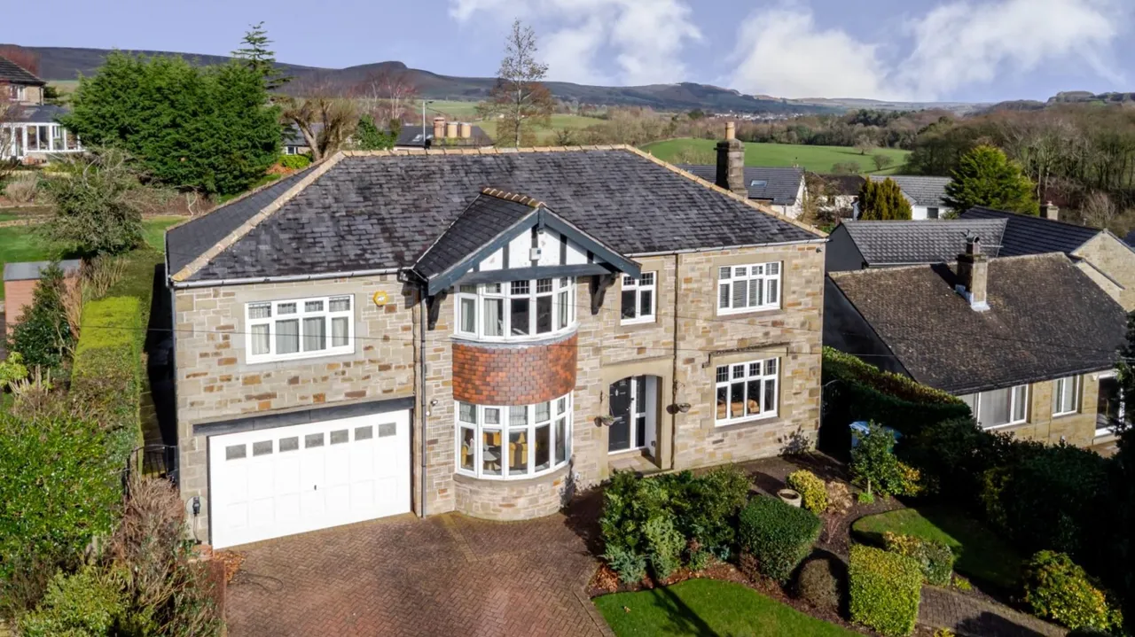 5 bed house for sale, Oakleigh. Raikes Road, Skipton, BD23