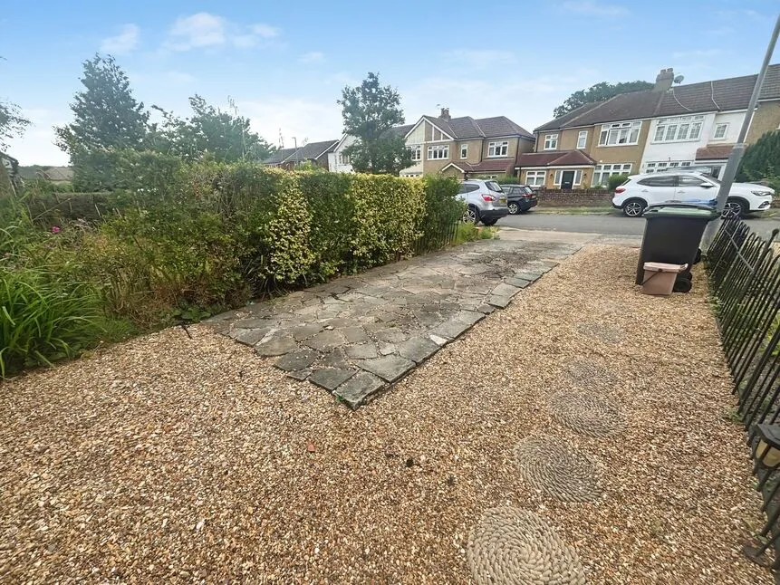 Ashby Avenue, Chessington, KT9, photo 9