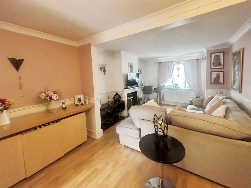 Ashby Avenue, Chessington, KT9, photo 11