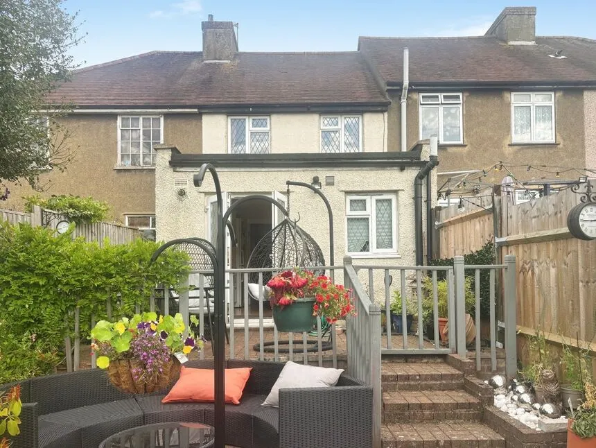 Ashby Avenue, Chessington, KT9, photo 7