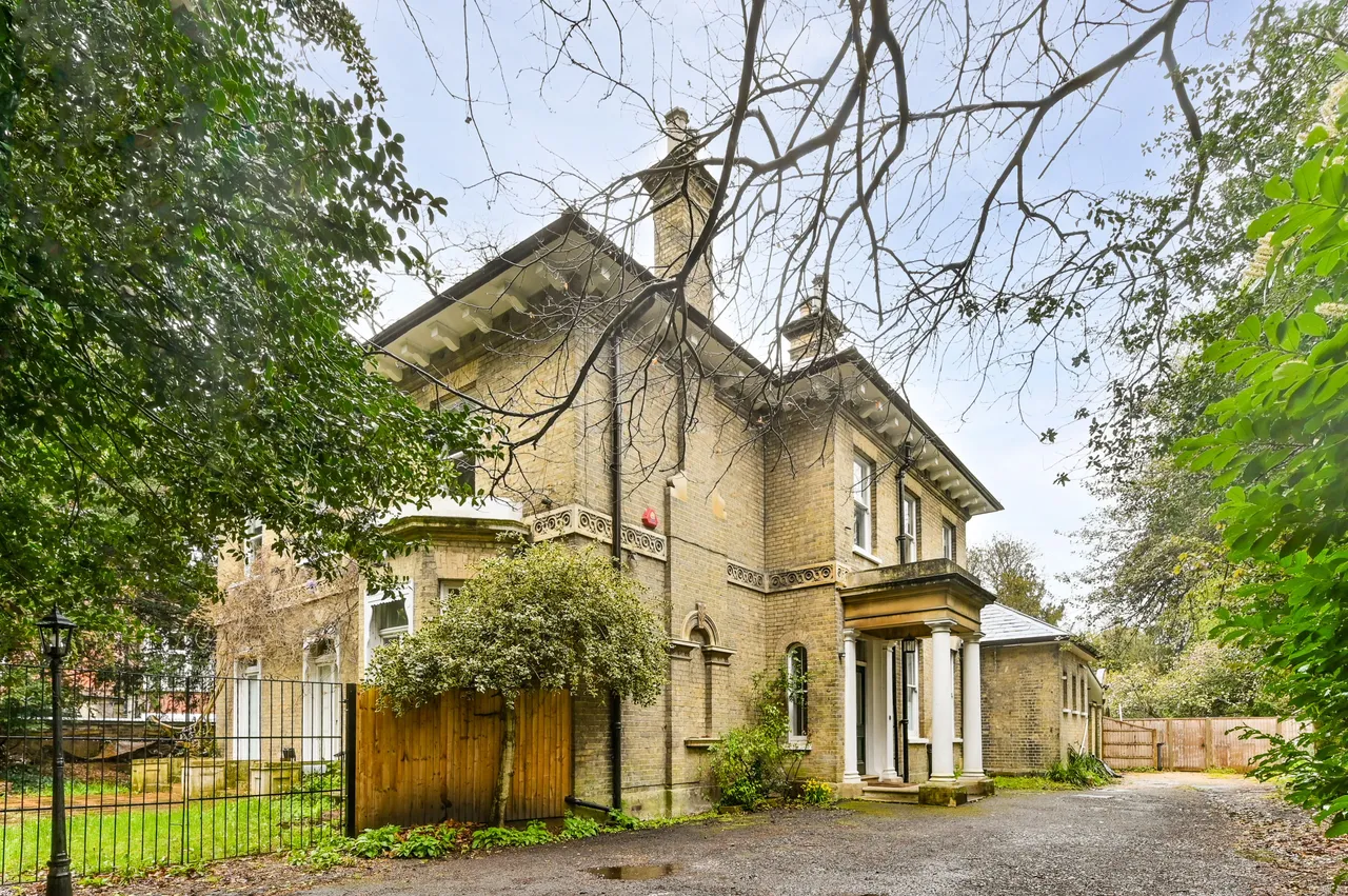 5 bed house for sale — 22 Bramley Hill, South Croydon