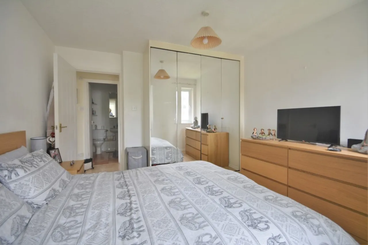 Walton On Thames, KT12, photo 7