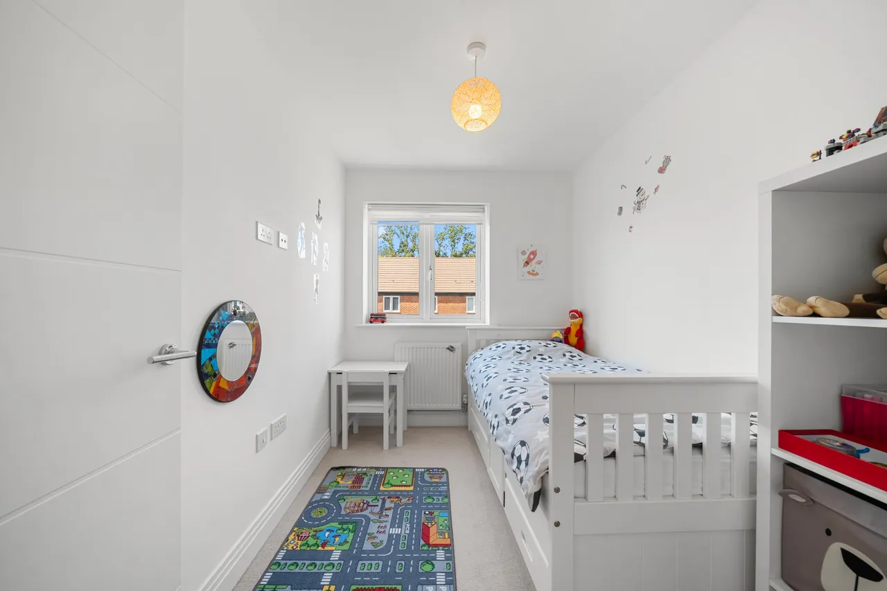 Garrett Crescent, Ottershaw, KT16, photo 9