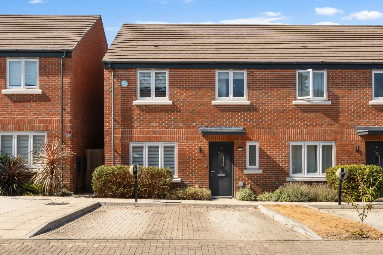 3 bed house for sale, Garrett Crescent, Ottershaw, KT16