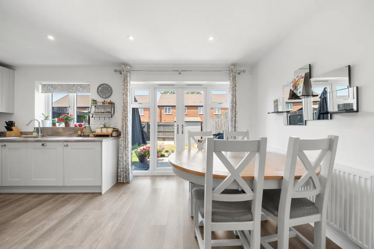 Garrett Crescent, Ottershaw, KT16, photo 4