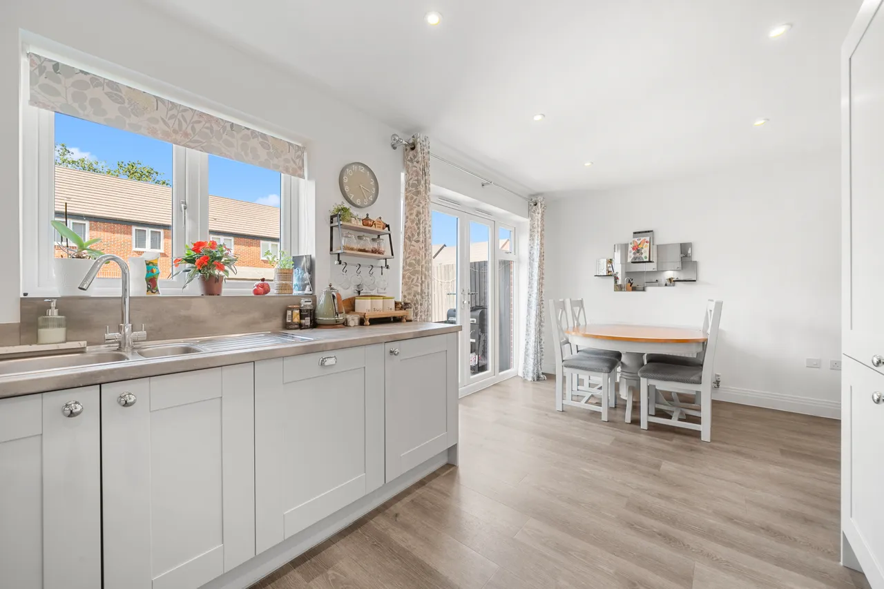 Garrett Crescent, Ottershaw, KT16, photo 7