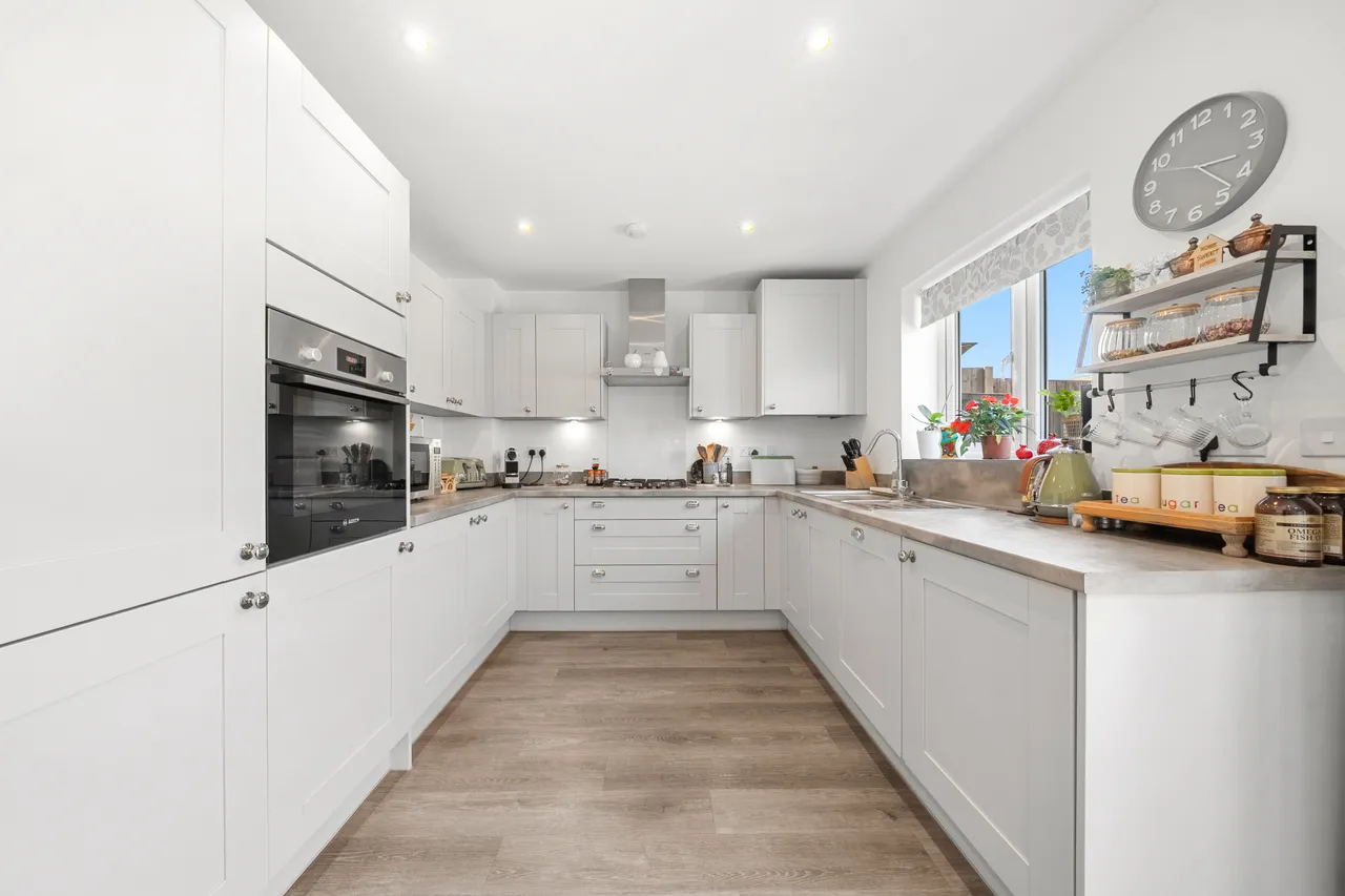 Garrett Crescent, Ottershaw, KT16, photo 3