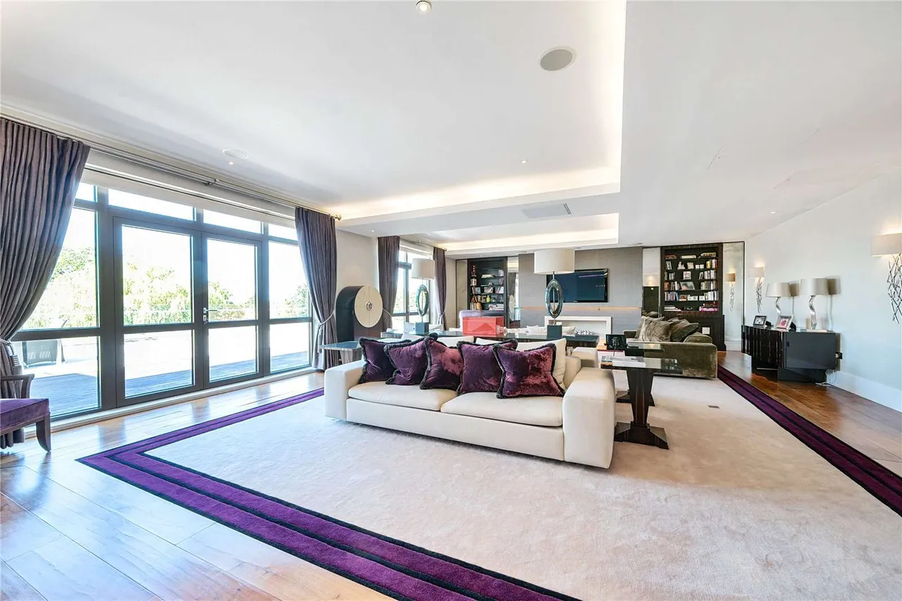 4 bed flat for sale — The Bishops Avenue, London, N2 0BA