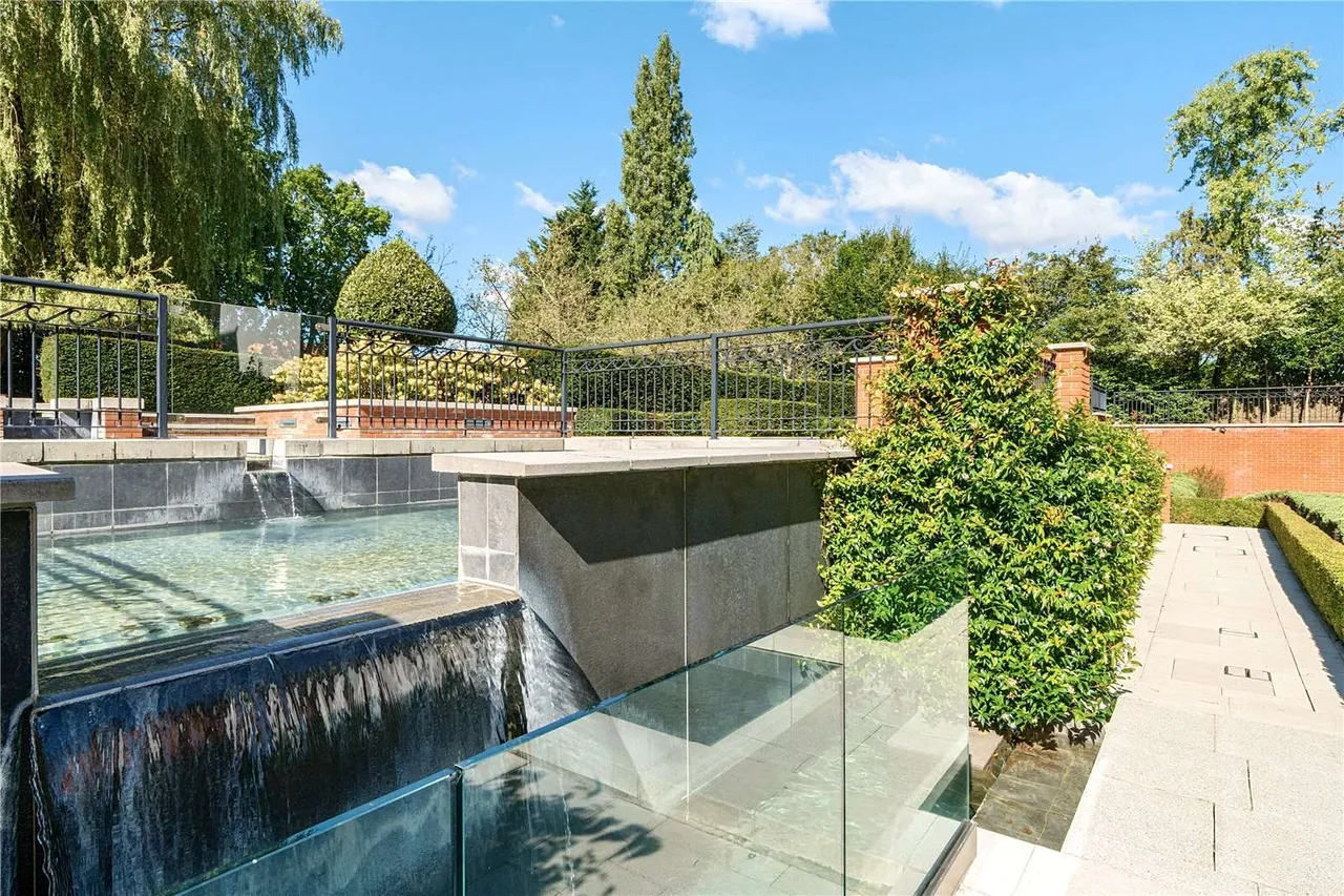 The Bishops Avenue, London, N2 0BA, photo 9