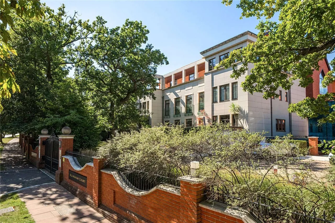 The Bishops Avenue, London, N2 0BA, photo 2