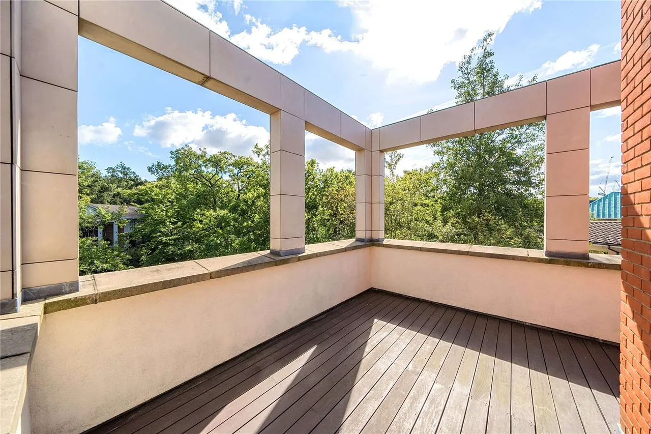 The Bishops Avenue, London, N2 0BA, photo 11