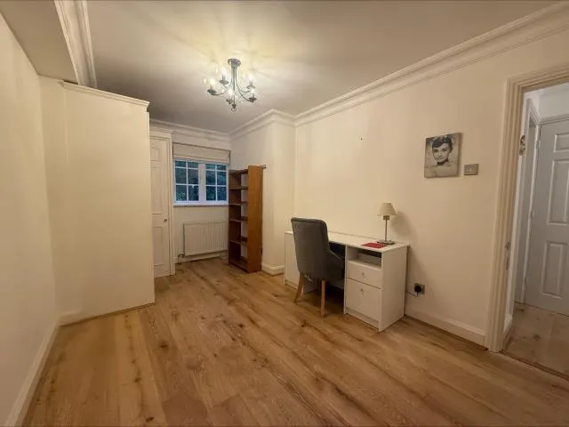 Ivy Drive, Lightwater, GU18, photo 4