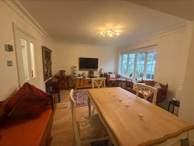 Ivy Drive, Lightwater, GU18, photo 7