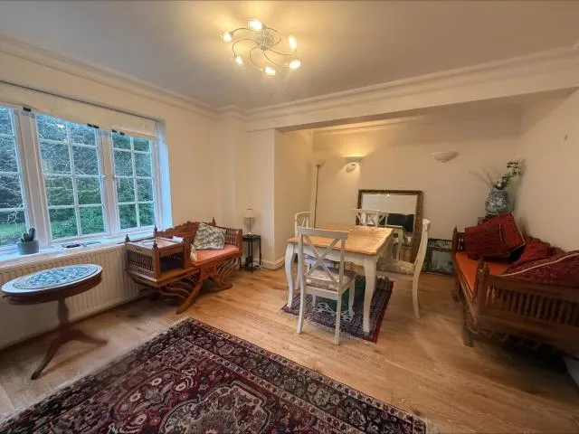 2 bed flat to rent, Ivy Drive, Lightwater, GU18