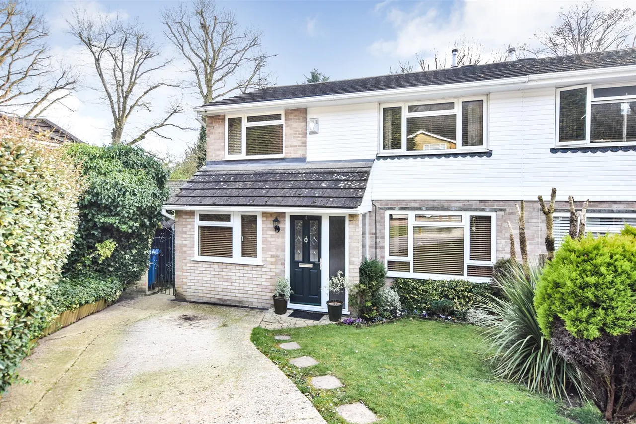 3 bed house for sale — Randell Close, Blackwater, Camberley, GU17 9HF