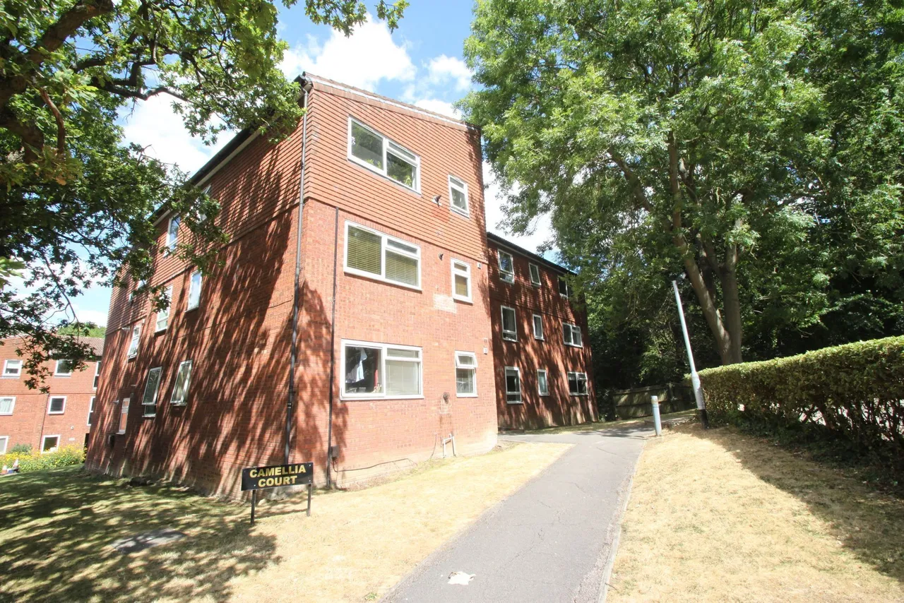 2 bed property for sale, Bridle Path, Woodford Green, IG8