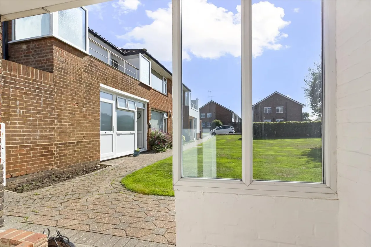 Aldsworth Court, Goring BY Sea, photo 3