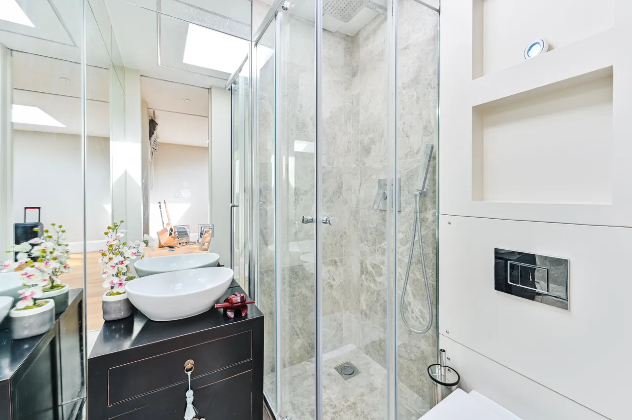 Flat 5, 177 Cromwell Road, London, photo 8