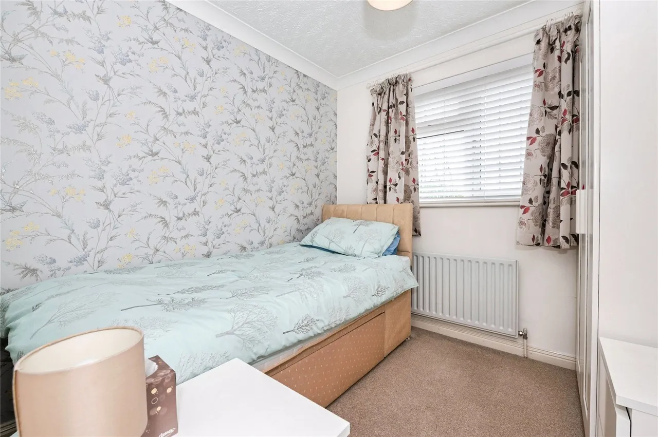Fleming Road, GRAYS, Essex, RM16, photo 17