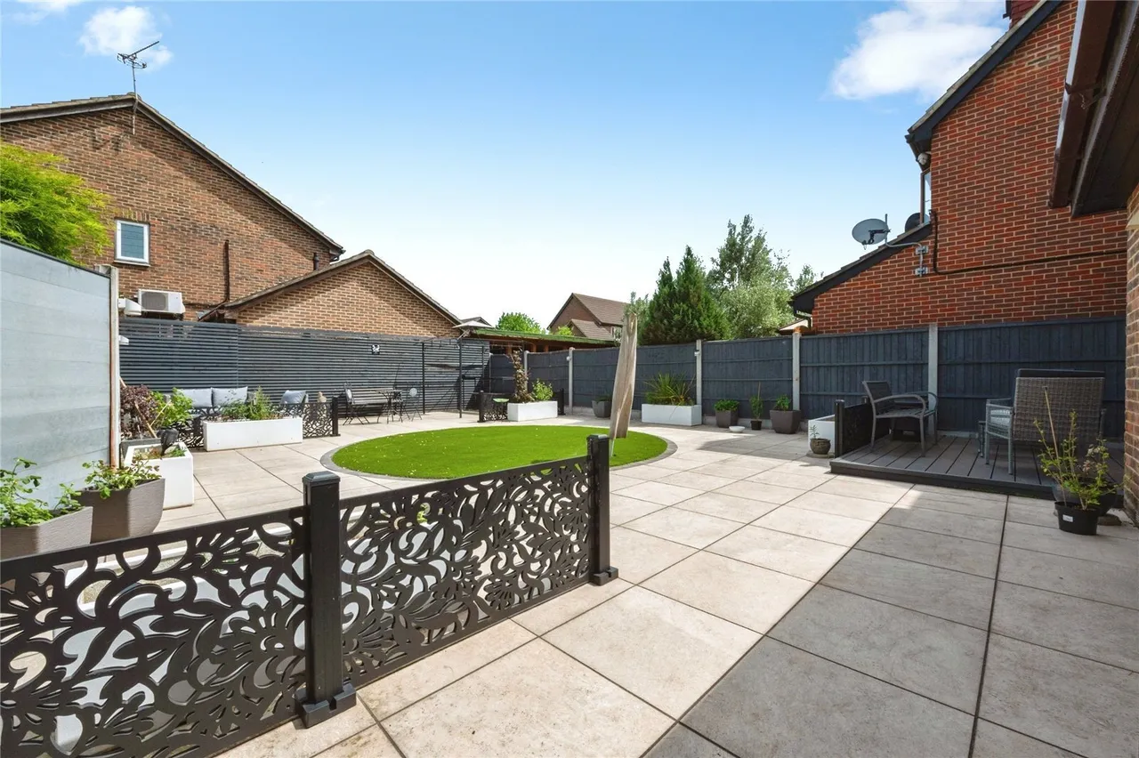 Fleming Road, GRAYS, Essex, RM16, photo 3