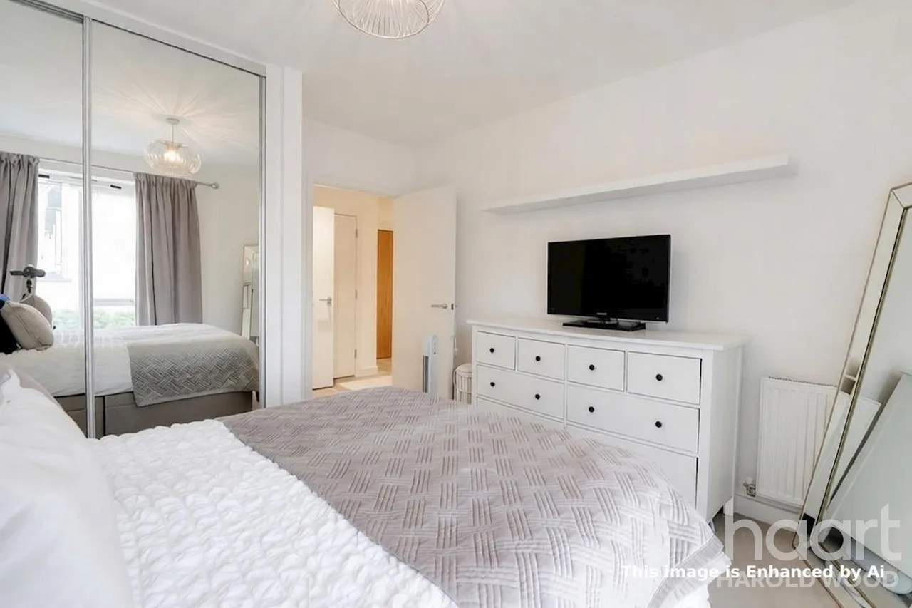 Safflower Lane, Romford, RM3, photo 8