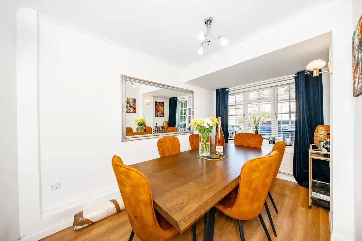 Dresden Way, Weybridge, KT13, photo 4