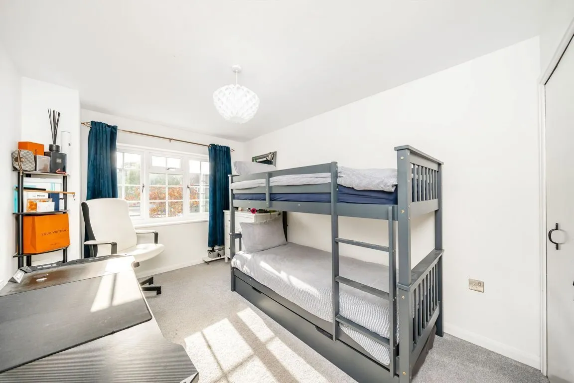 Dresden Way, Weybridge, KT13, photo 7