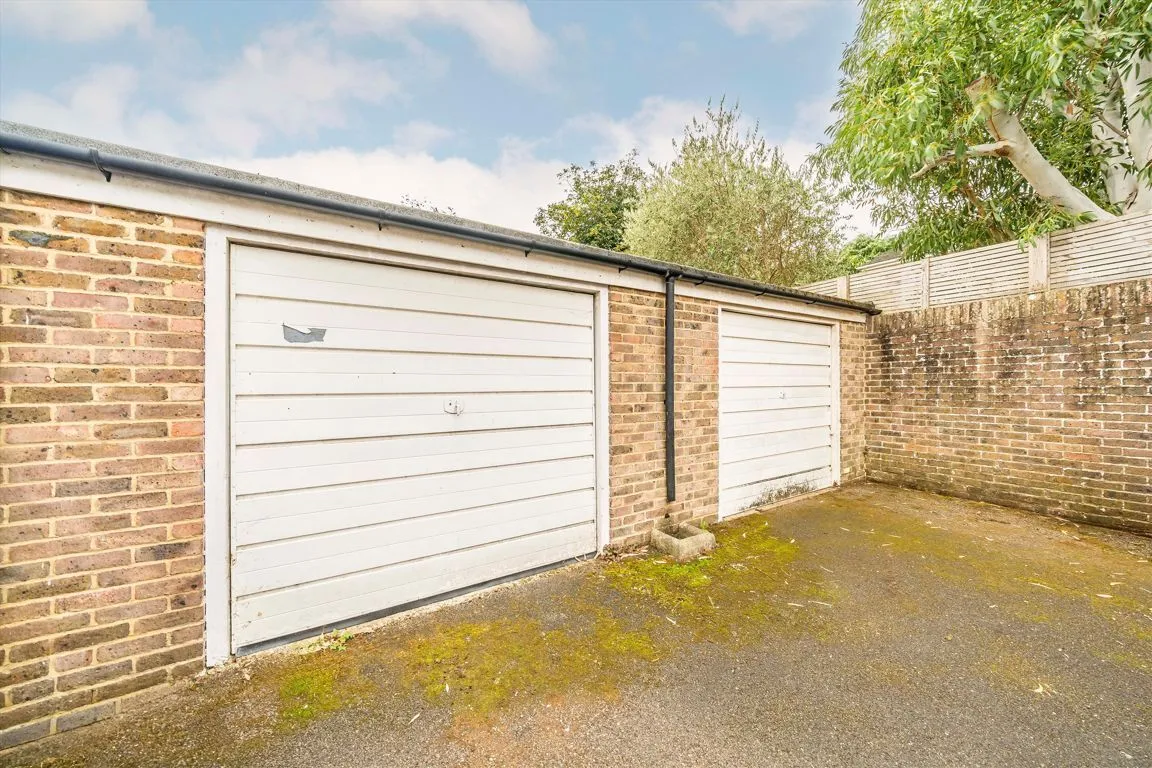 Dresden Way, Weybridge, KT13, photo 9