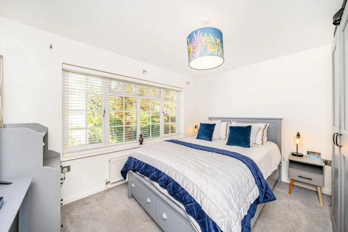 Dresden Way, Weybridge, KT13, photo 6