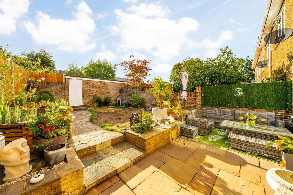 Dresden Way, Weybridge, KT13, photo 8