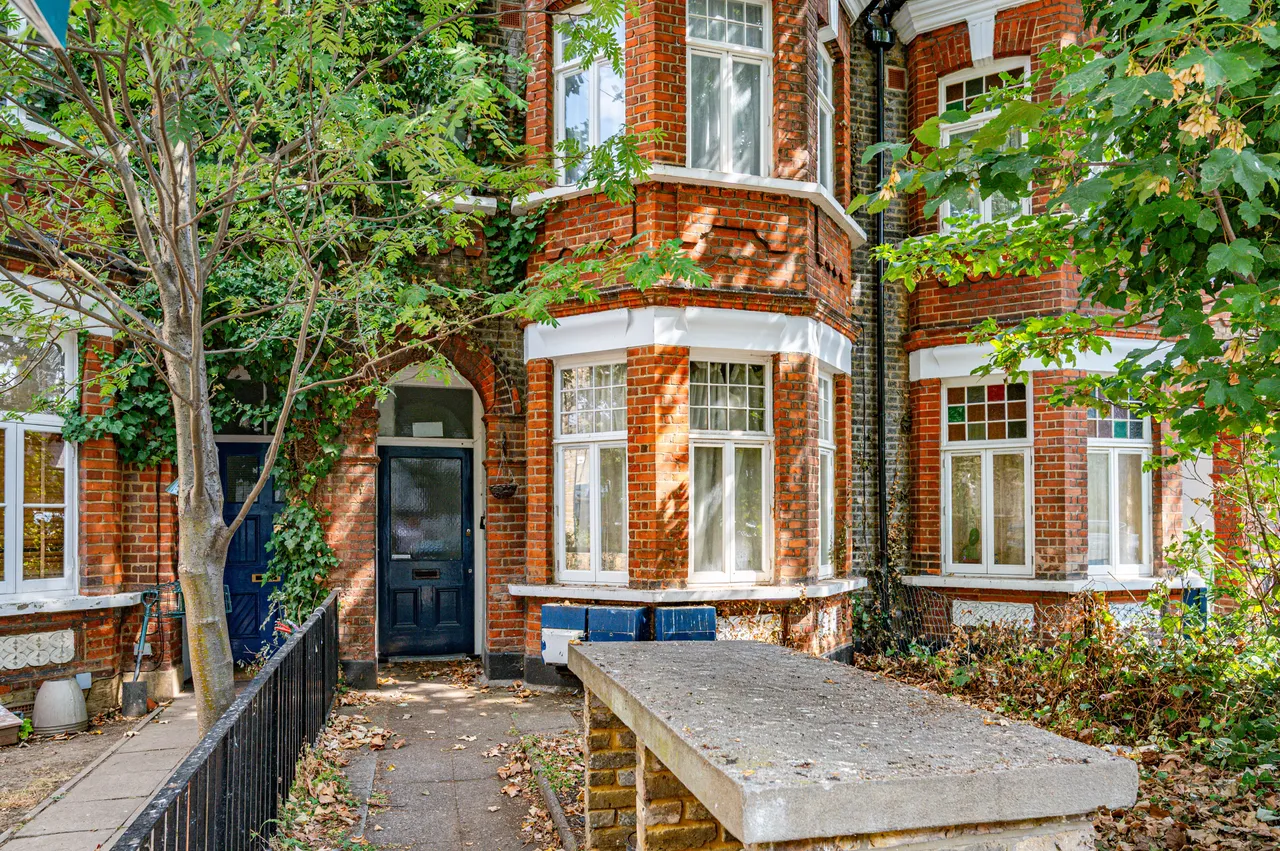 26c Mornington Grove, London, photo 10