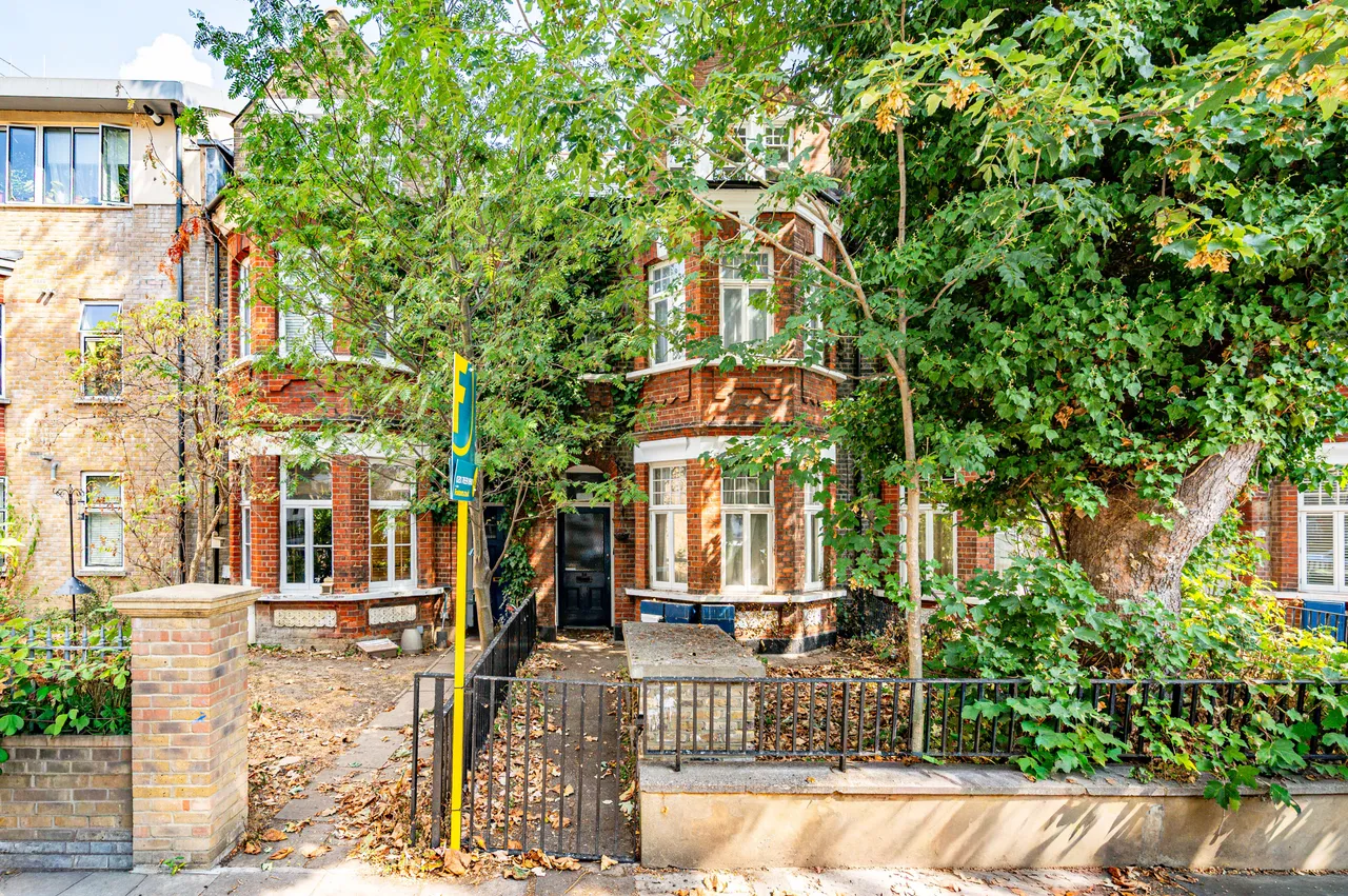 2 bed flat for sale — 26c Mornington Grove, London