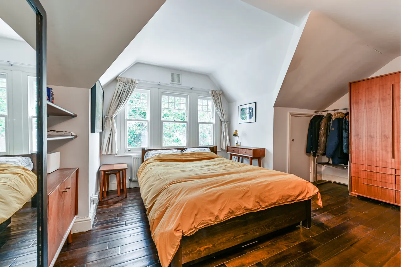 26c Mornington Grove, London, photo 5