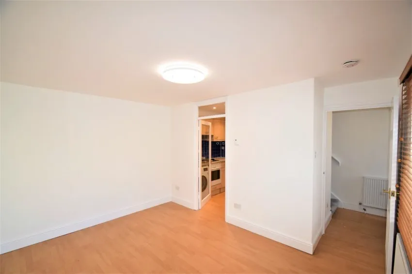 Gresham Mews, W4, photo 2