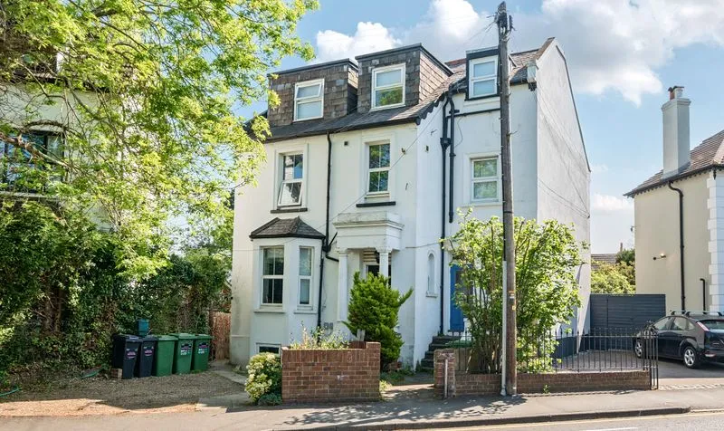 1 bed flat for sale — Ashley Road, Epsom, KT18