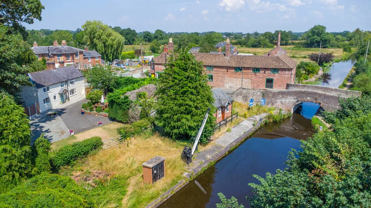 Maesbury Marsh, Oswestry, SY10 8JB, photo 10