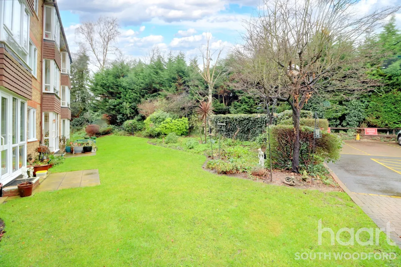1 bed flat for sale, Glebelands Avenue, London, E18
