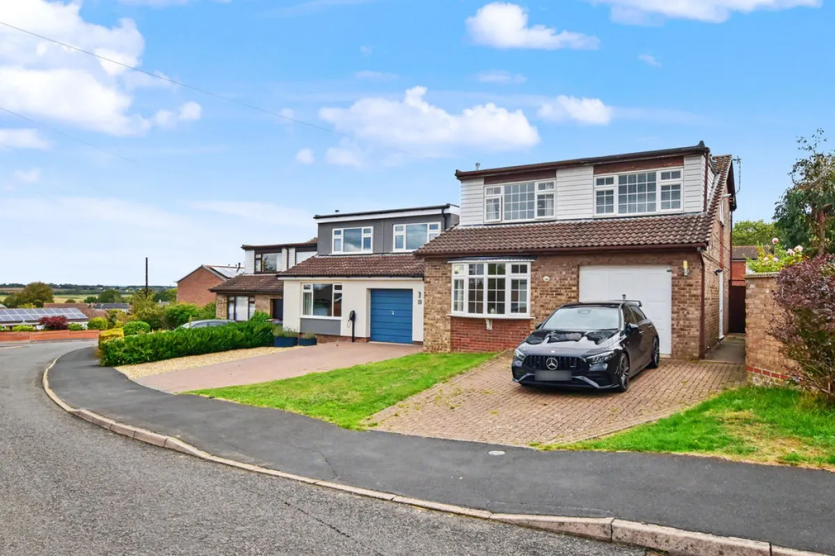 4 bed house for sale, Canterbury Drive, Heighington
