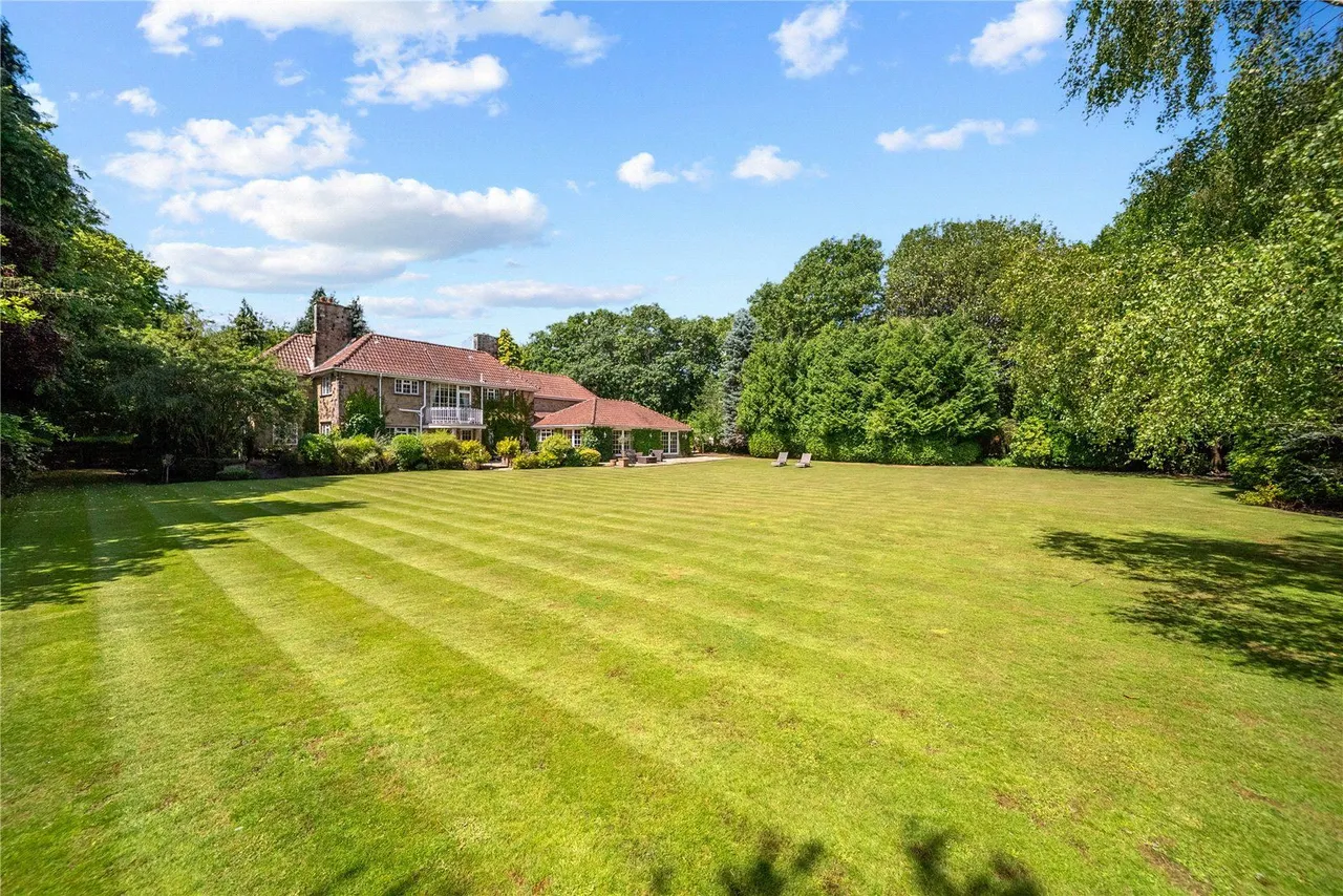 Manor House Lane, Alwoodley, LS17, photo 17