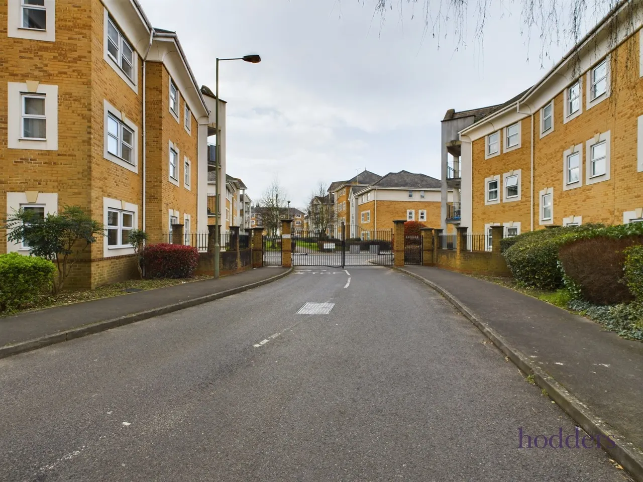 International Way, Sunbury-On-Thames, TW16, photo 9